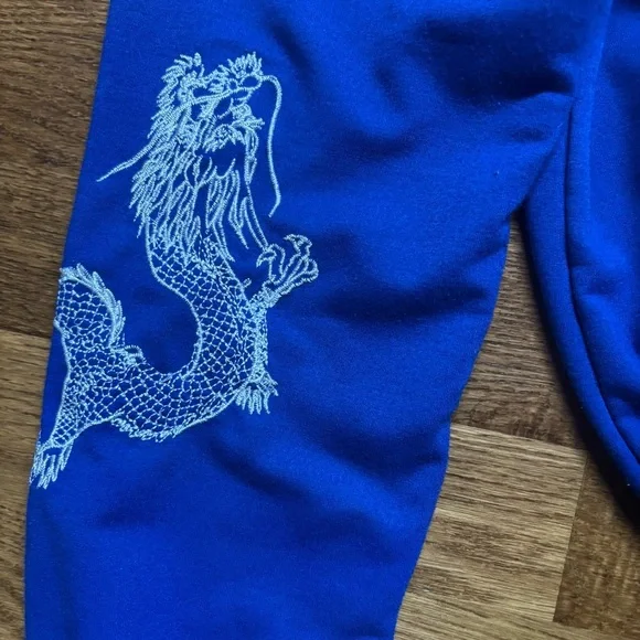 Blue Dragon Embroidered unisex Sweater size medium chain detailing - Picture 4 of 4